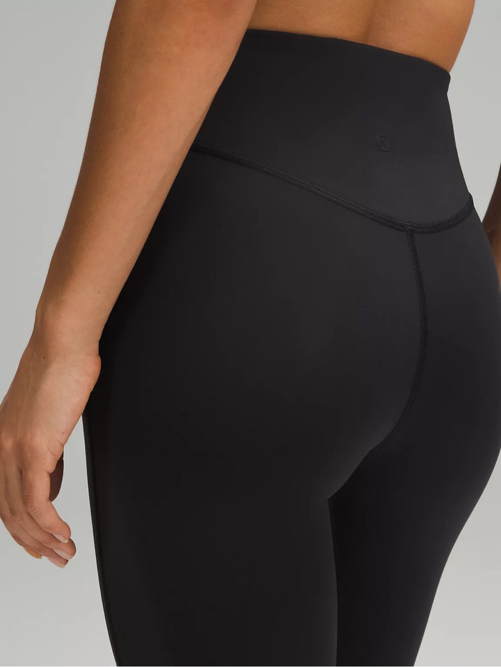 Lululemon Black Wunder Under Leggings 28”, size 6